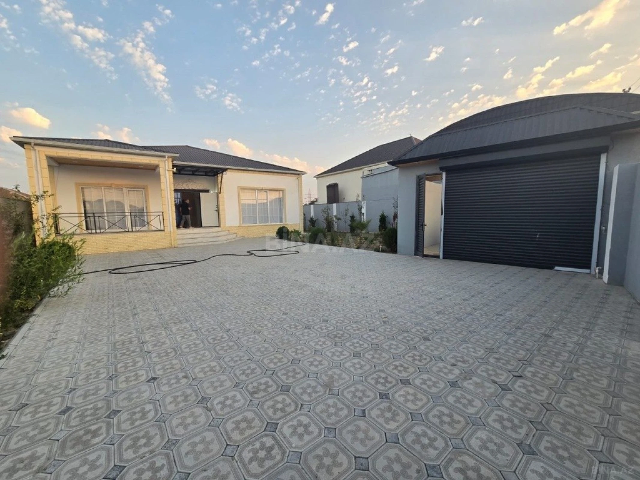 Satılır 4 otaqlı həyət evi 160 m²