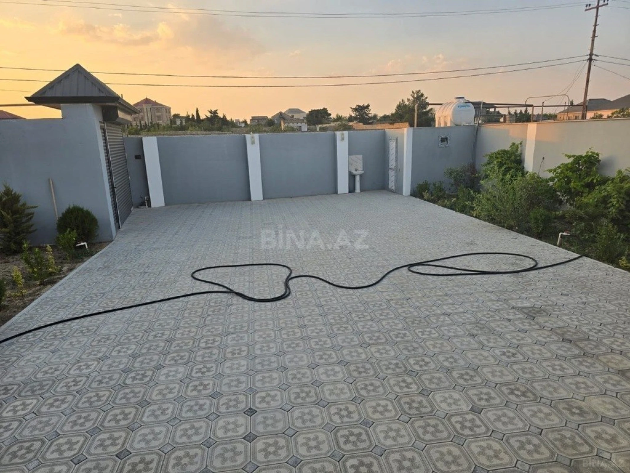 Satılır 4 otaqlı həyət evi 160 m²