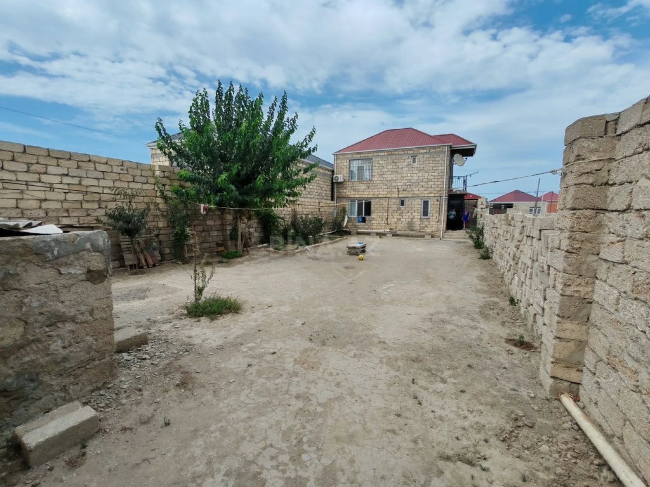Satılır 4 otaqlı həyət evi 100 m²
