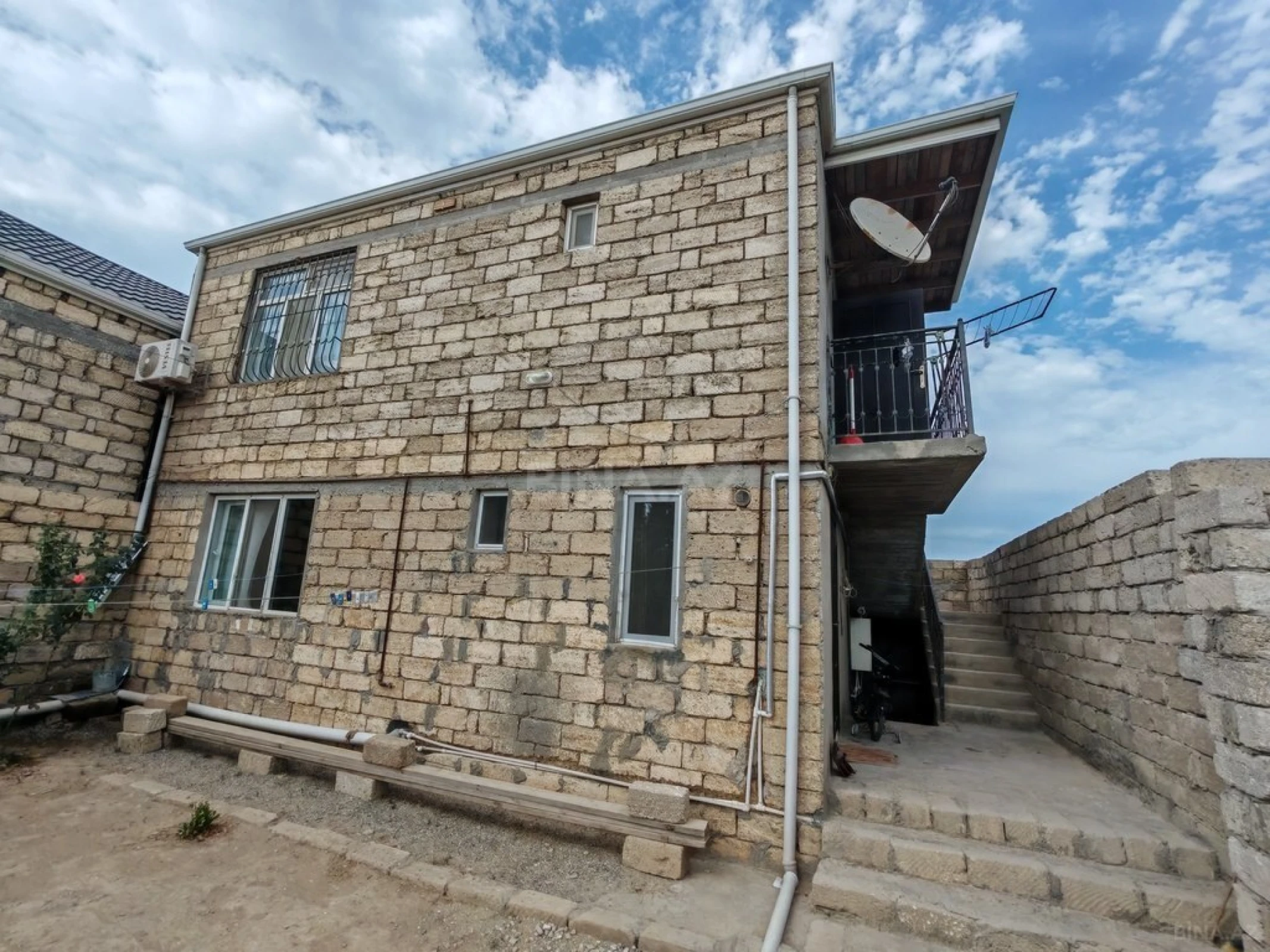 Satılır 4 otaqlı həyət evi 100 m²