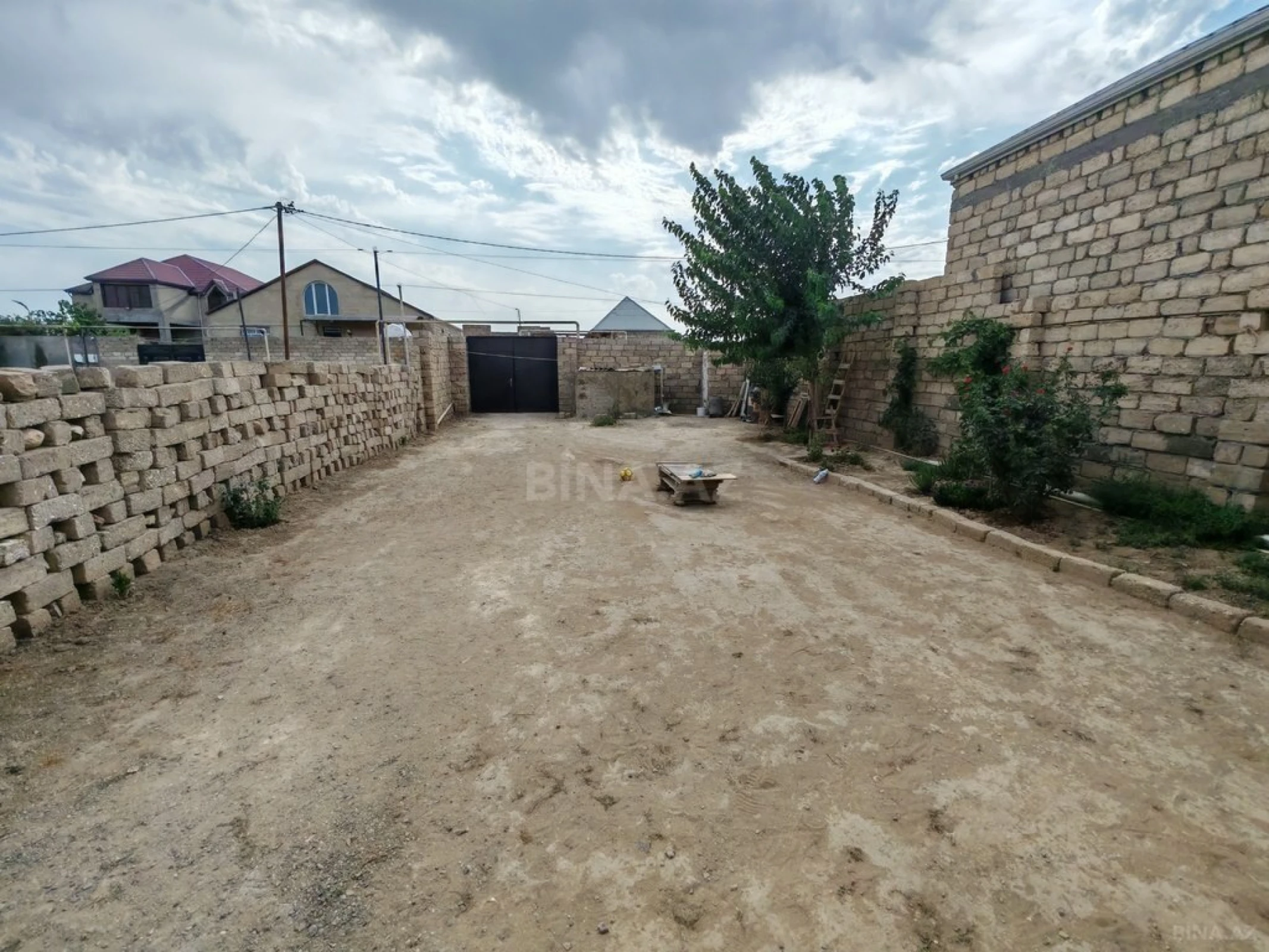 Satılır 4 otaqlı həyət evi 100 m²