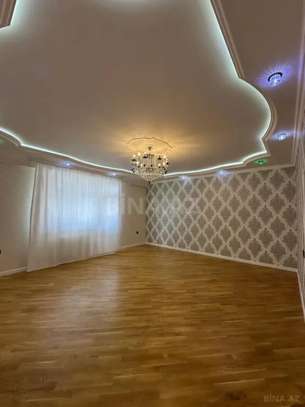 Satılır 3 otaqlı mənzil 135 m²