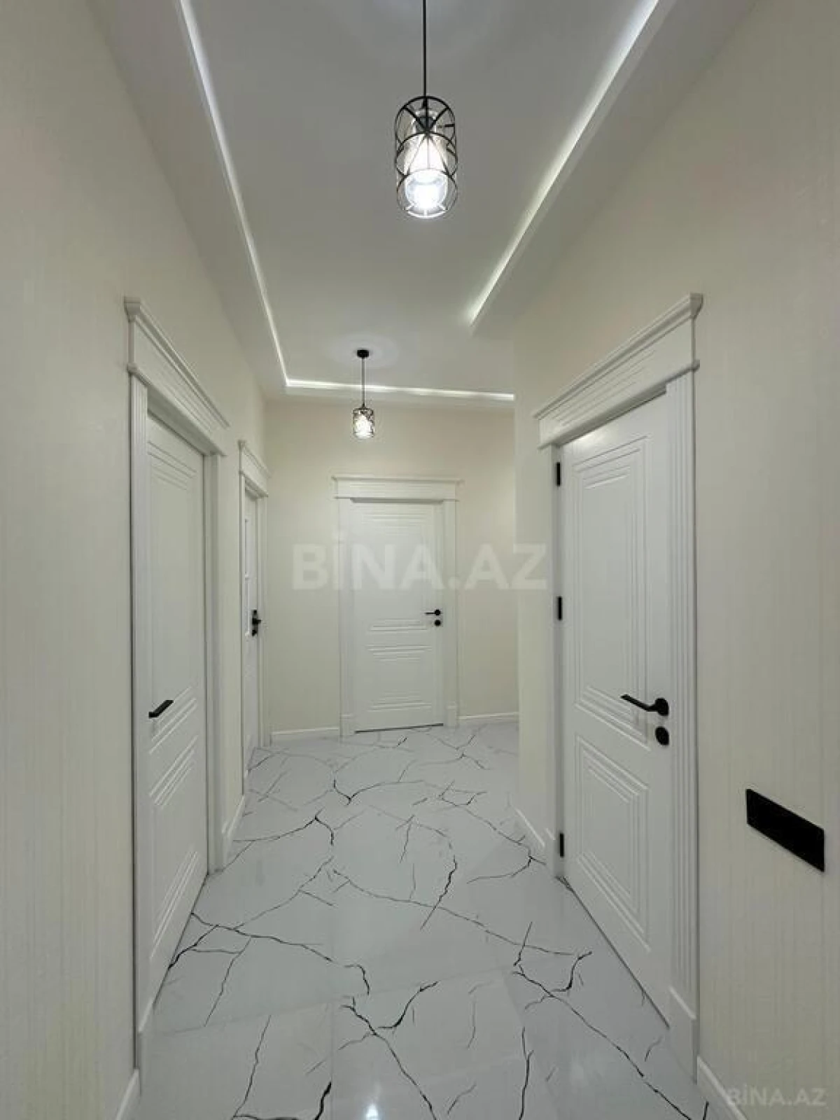 Satılır 3 otaqlı mənzil 135 m²
