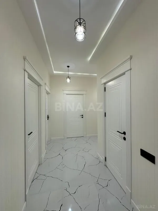 Satılır 3 otaqlı mənzil 135 m²