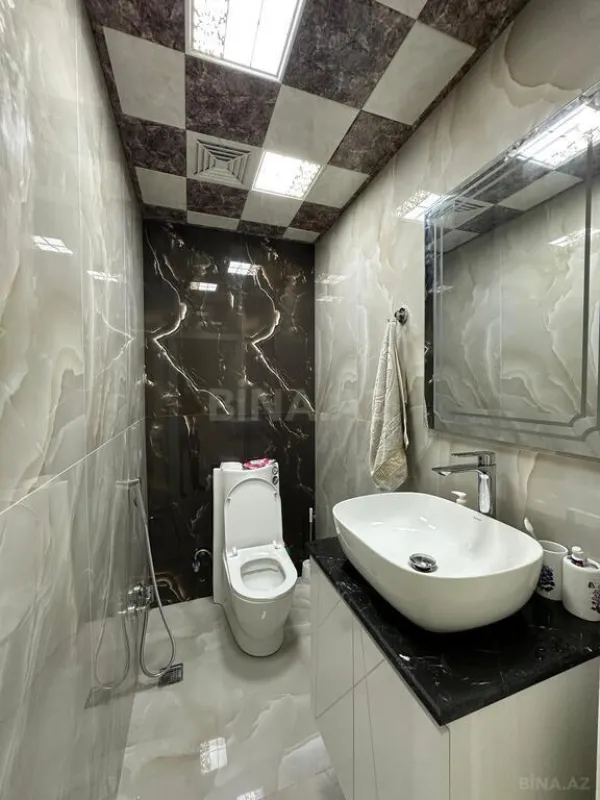 Satılır 3 otaqlı mənzil 135 m²
