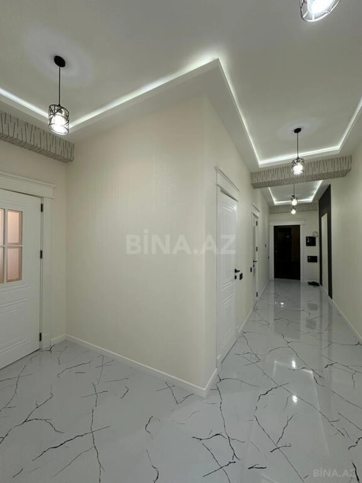 Satılır 3 otaqlı mənzil 135 m²