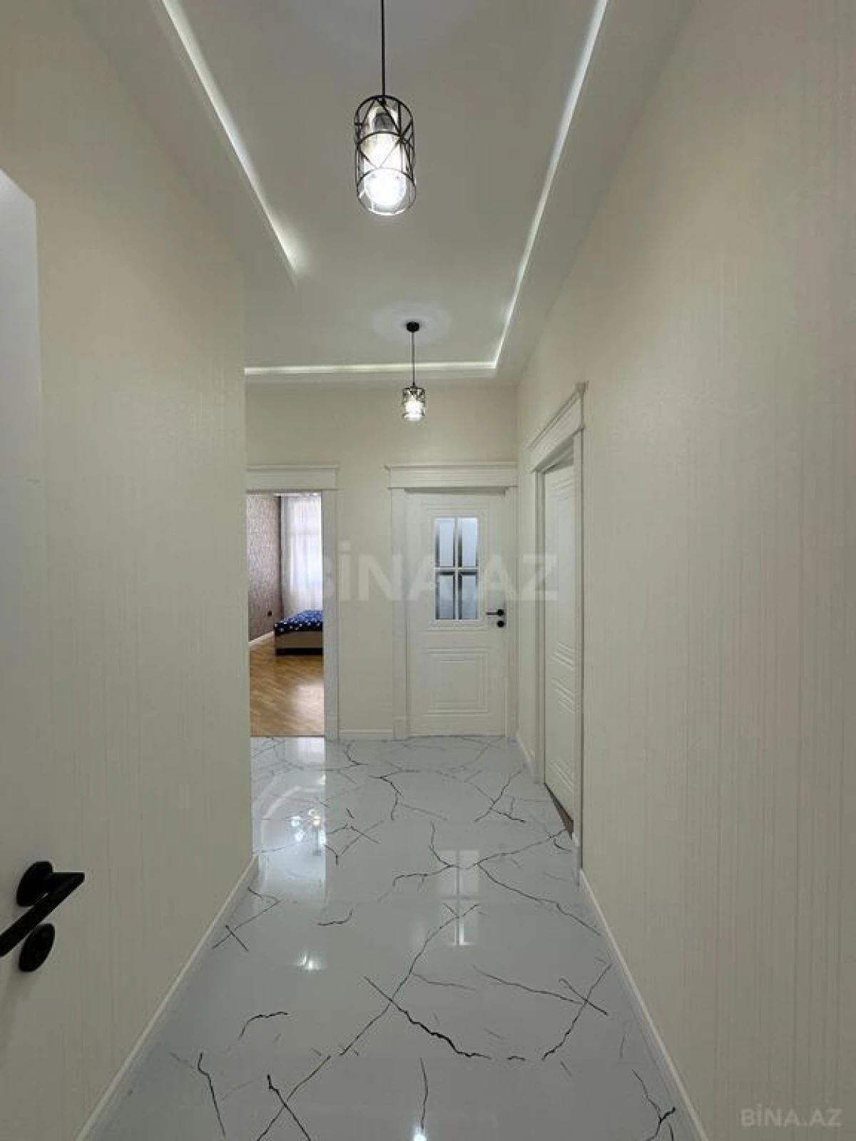 Satılır 3 otaqlı mənzil 135 m²
