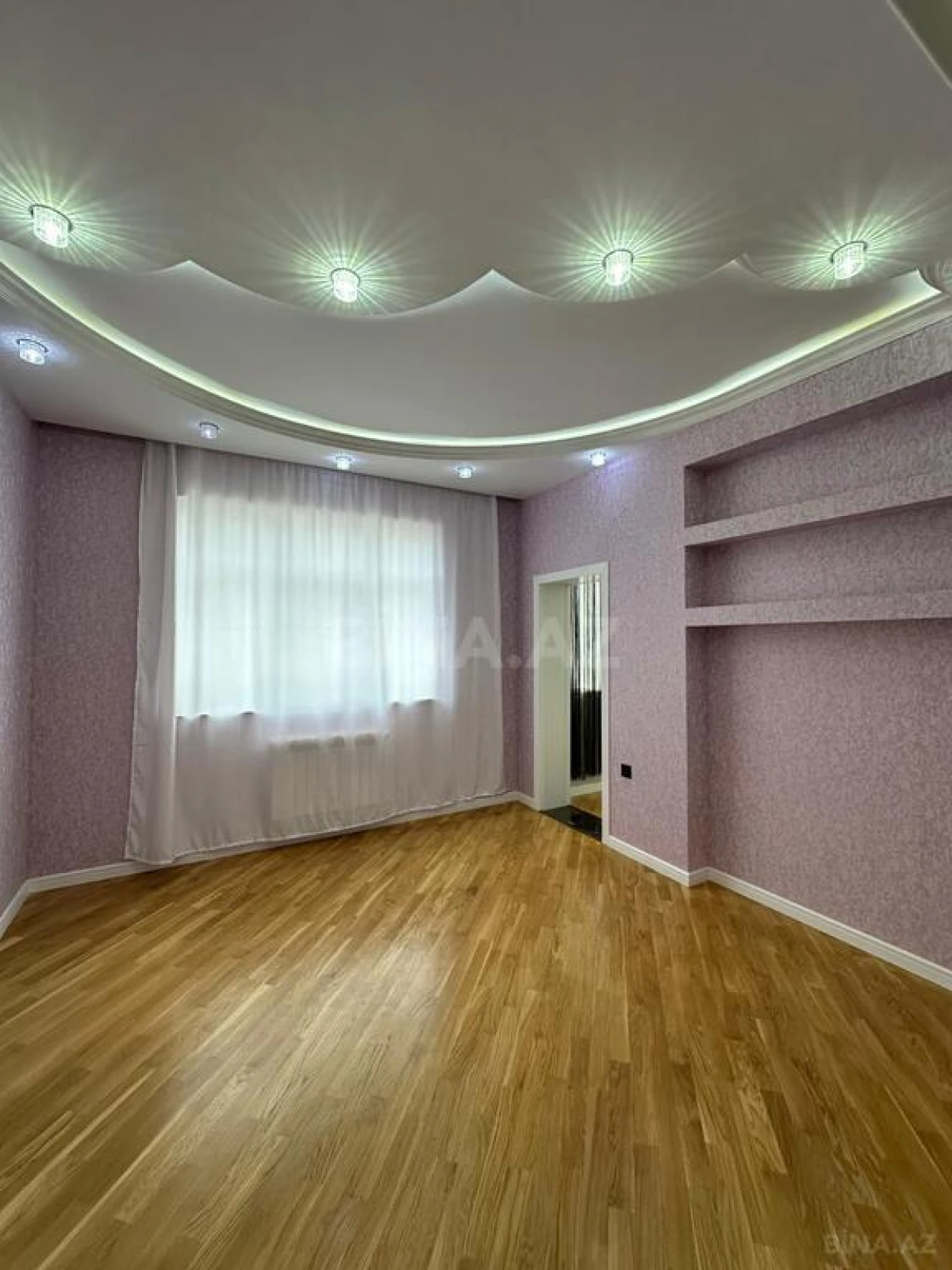 Satılır 3 otaqlı mənzil 135 m²