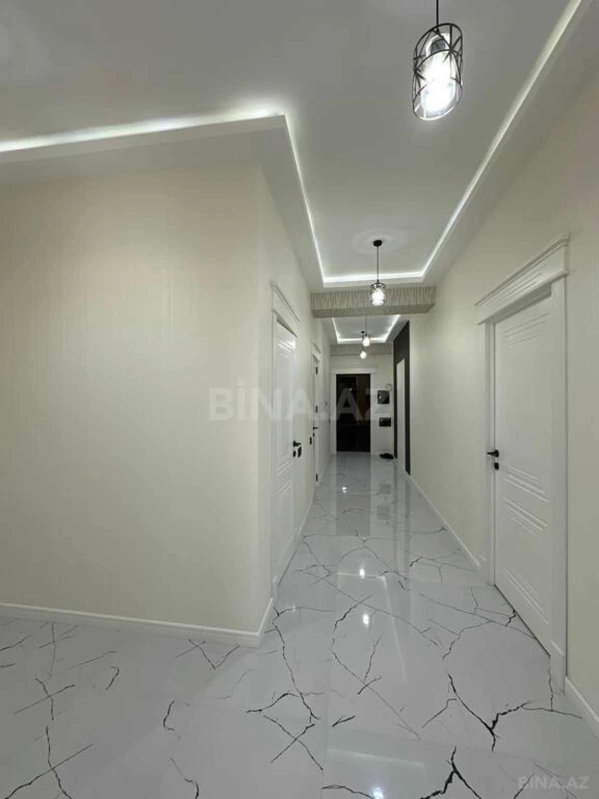 Satılır 3 otaqlı mənzil 135 m²