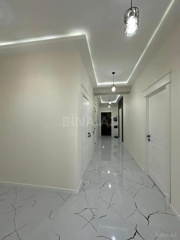 Satılır 3 otaqlı mənzil 135 m²