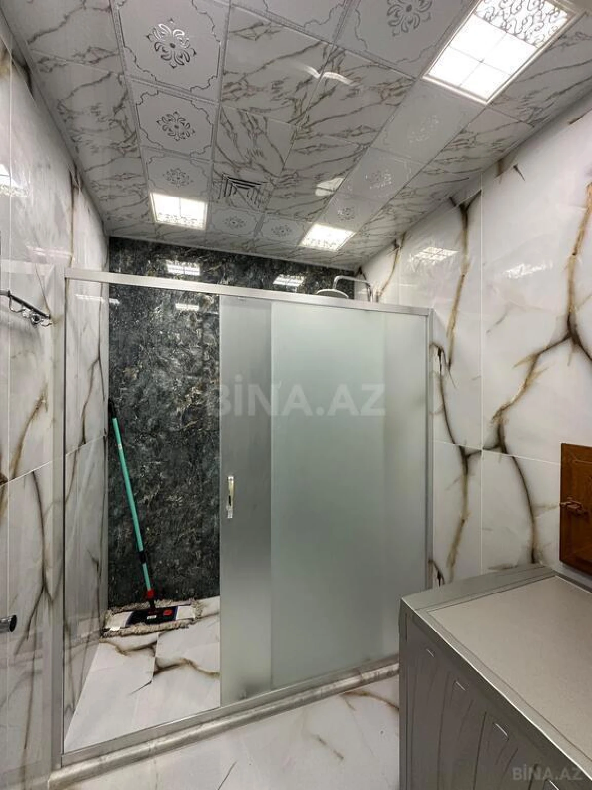 Satılır 3 otaqlı mənzil 135 m²