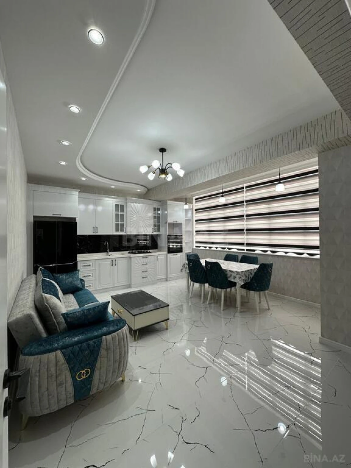 Satılır 3 otaqlı mənzil 135 m²