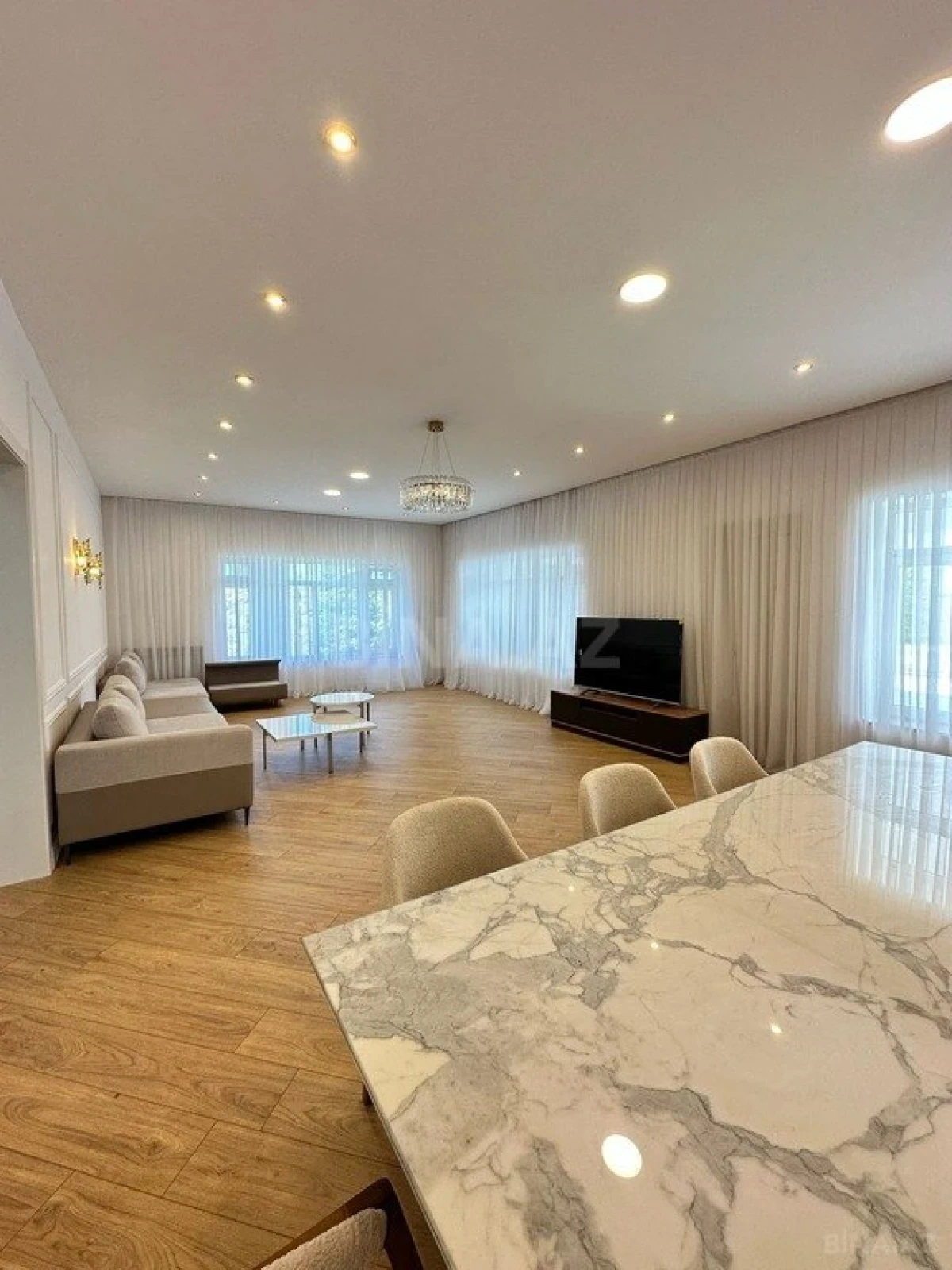 Kirayə verilir 5 otaqlı həyət evi 400 m²