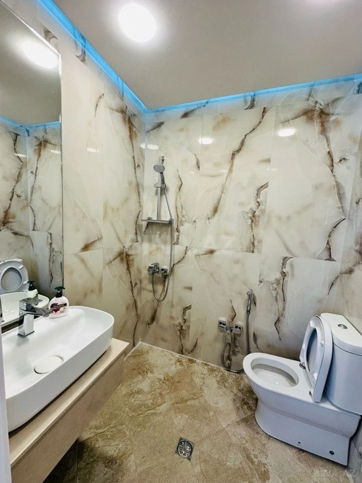 Kirayə verilir 5 otaqlı həyət evi 400 m²