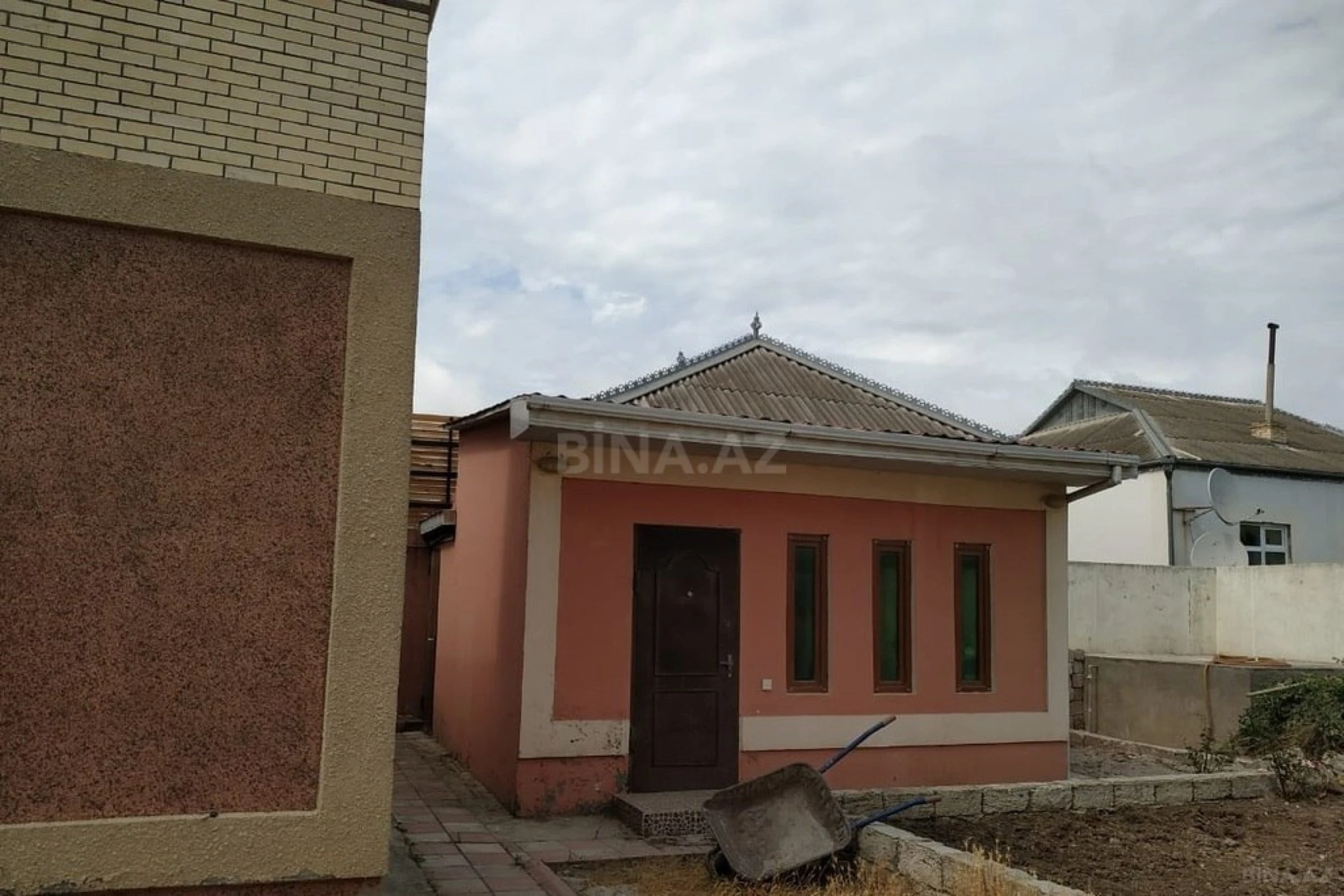 Satılır 4 otaqlı həyət evi 200 m²