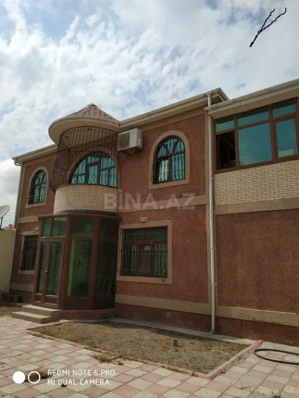 Satılır 4 otaqlı həyət evi 200 m²