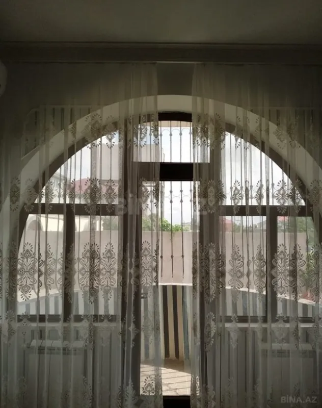 Satılır 4 otaqlı həyət evi 200 m²