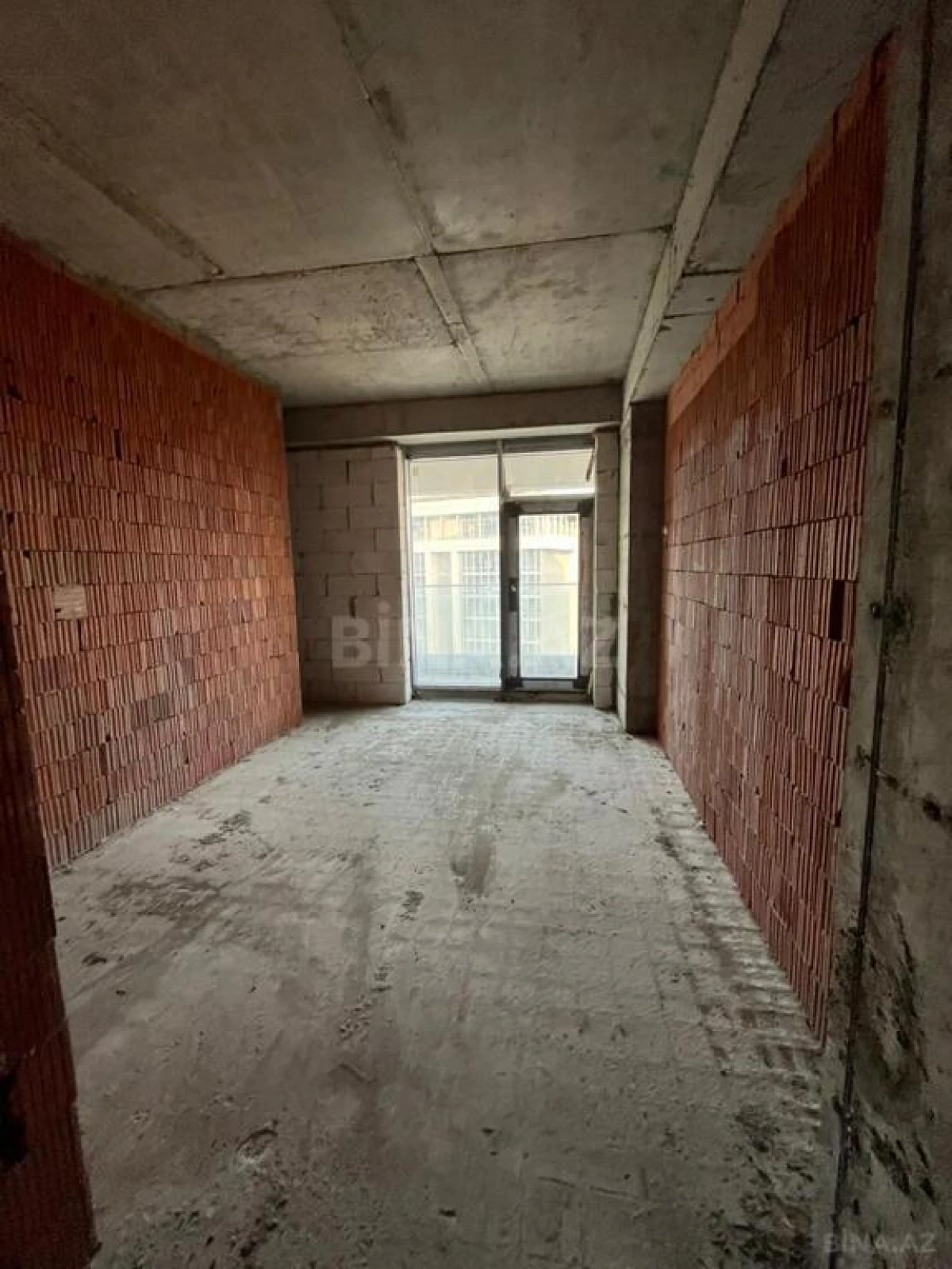 Satılır 4 otaqlı mənzil 225 m²