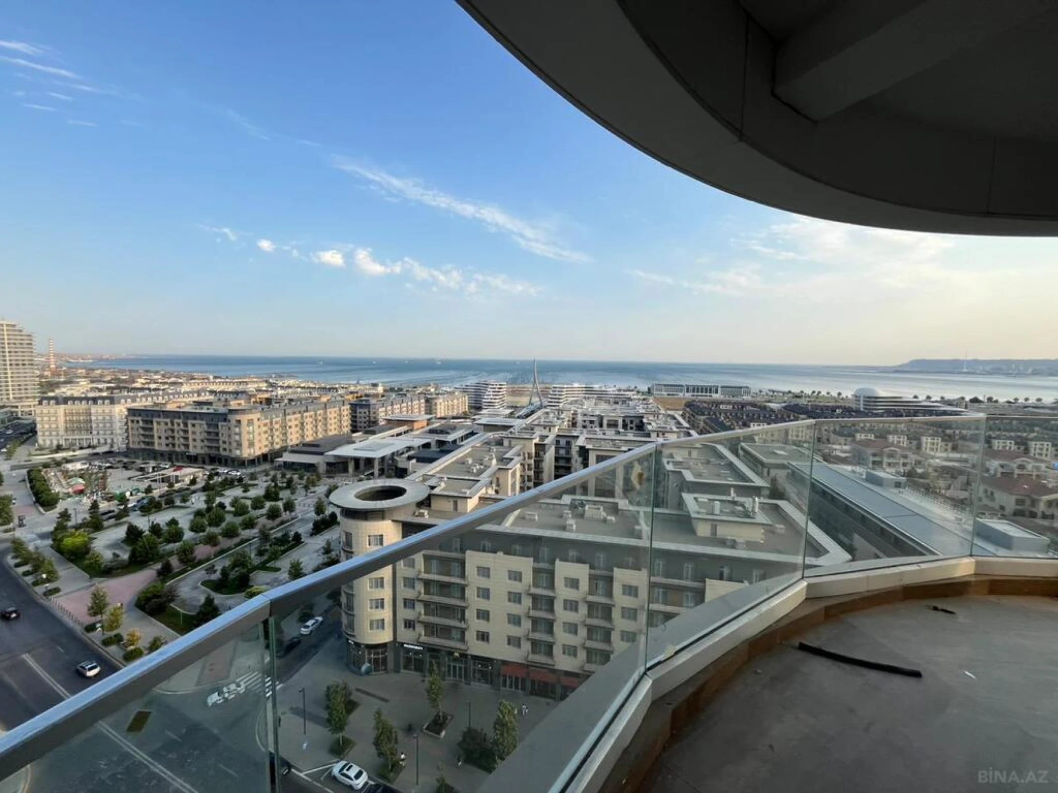 Satılır 4 otaqlı mənzil 225 m²