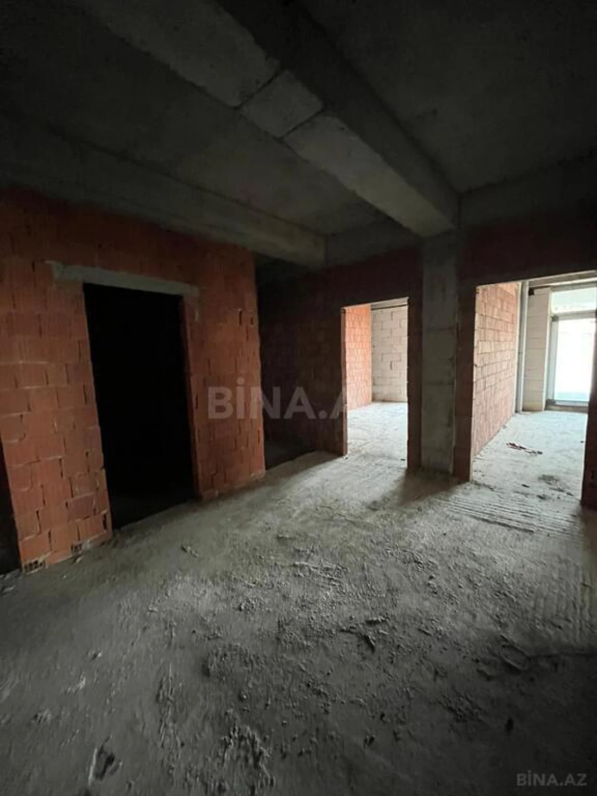 Satılır 4 otaqlı mənzil 225 m²