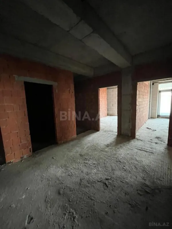 Satılır 4 otaqlı mənzil 225 m²