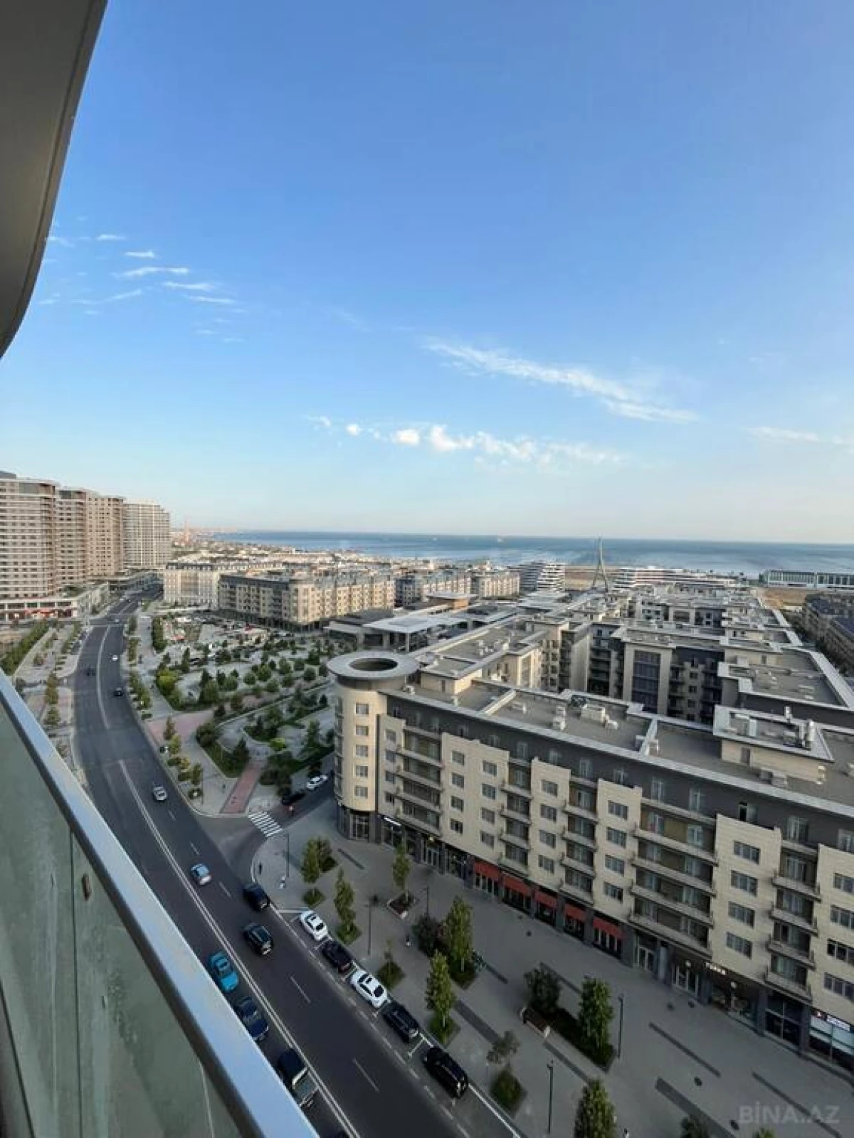 Satılır 4 otaqlı mənzil 225 m²