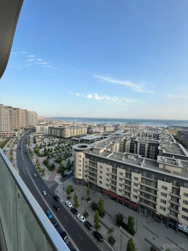 Satılır 4 otaqlı mənzil 225 m²