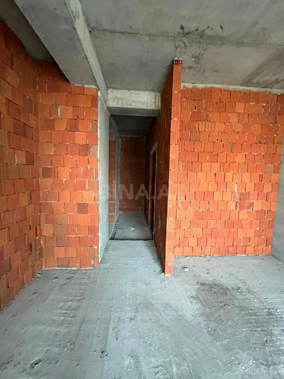 Satılır 4 otaqlı mənzil 225 m²
