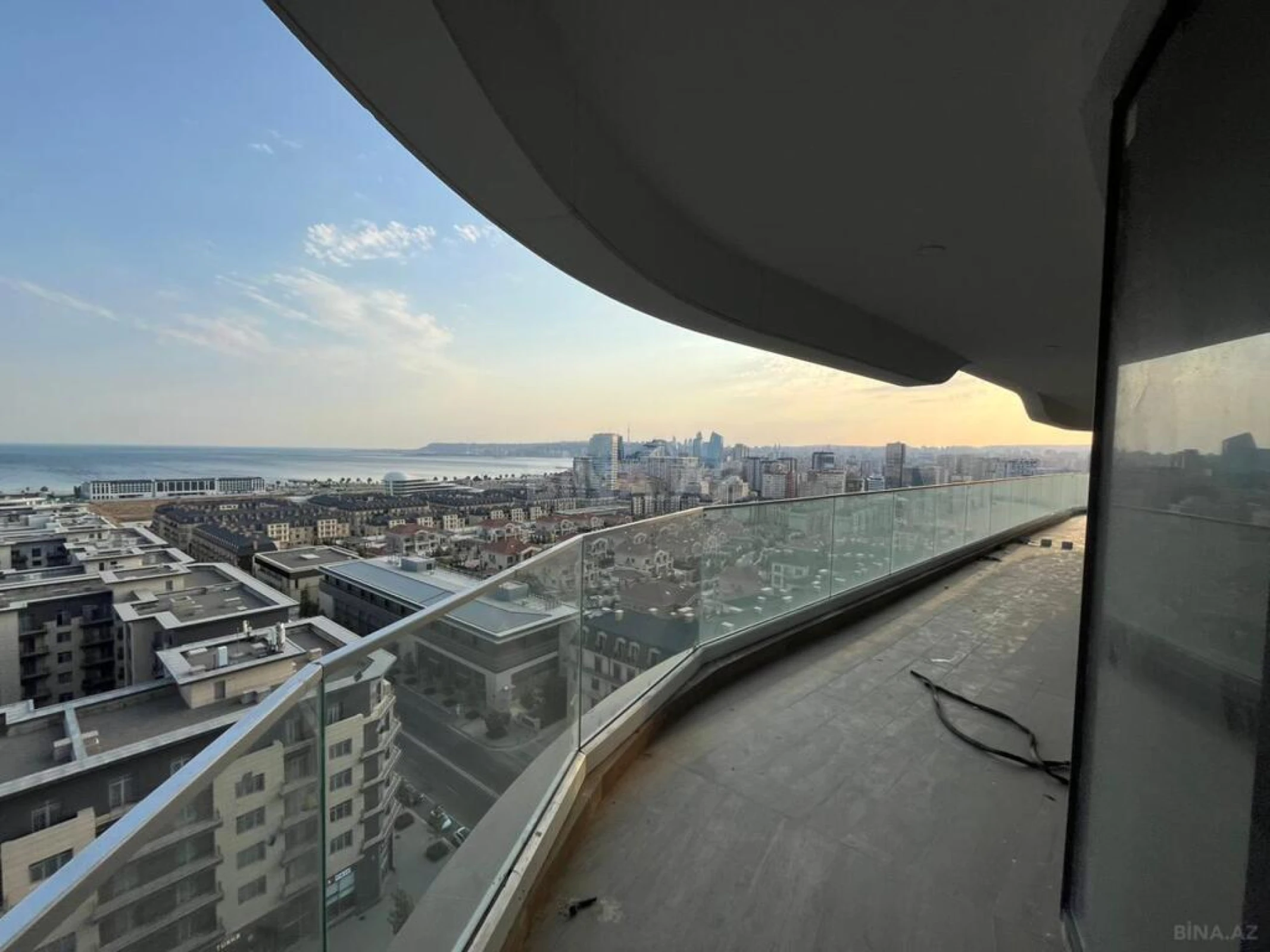 Satılır 4 otaqlı mənzil 225 m²