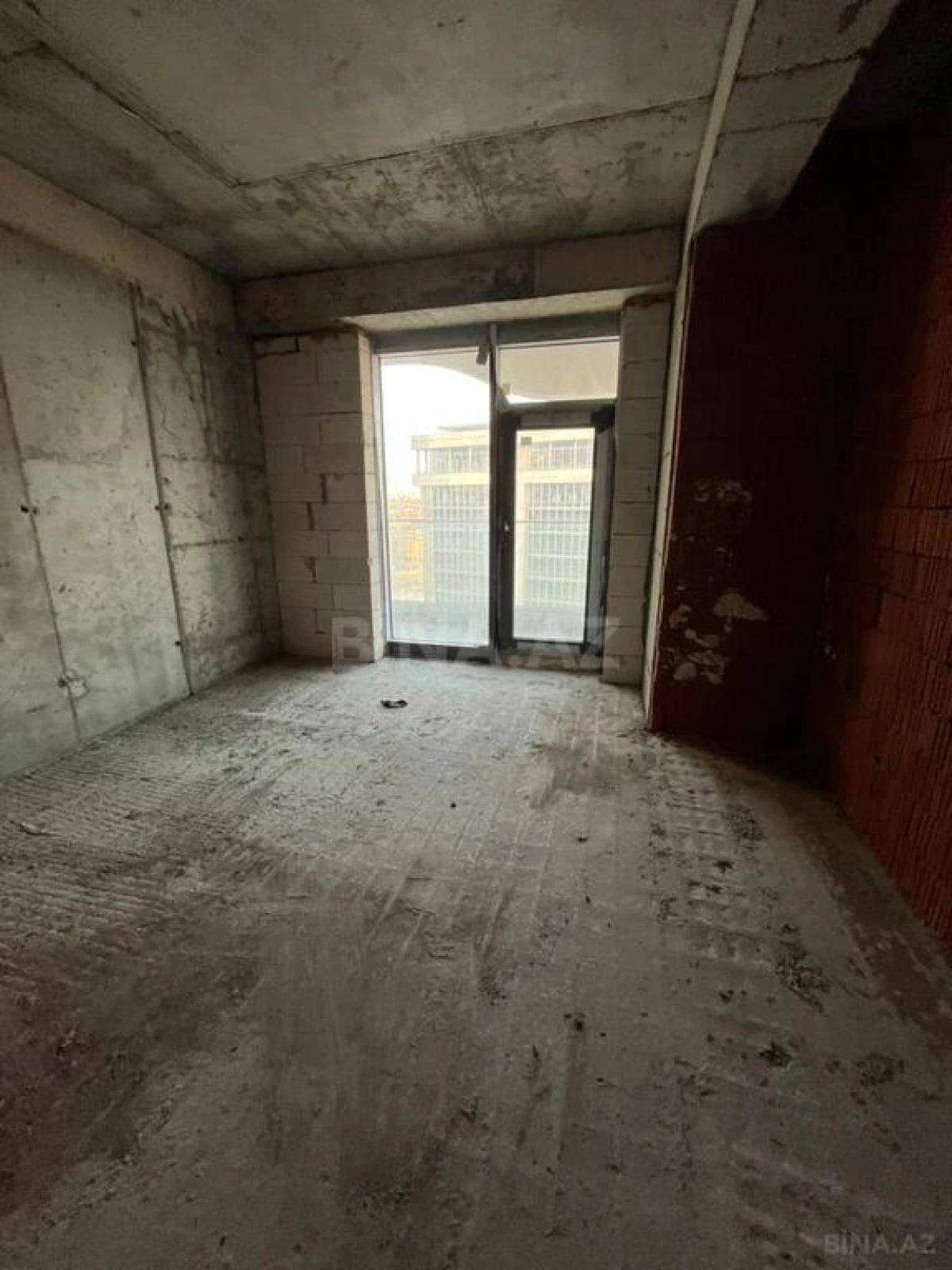 Satılır 4 otaqlı mənzil 225 m²