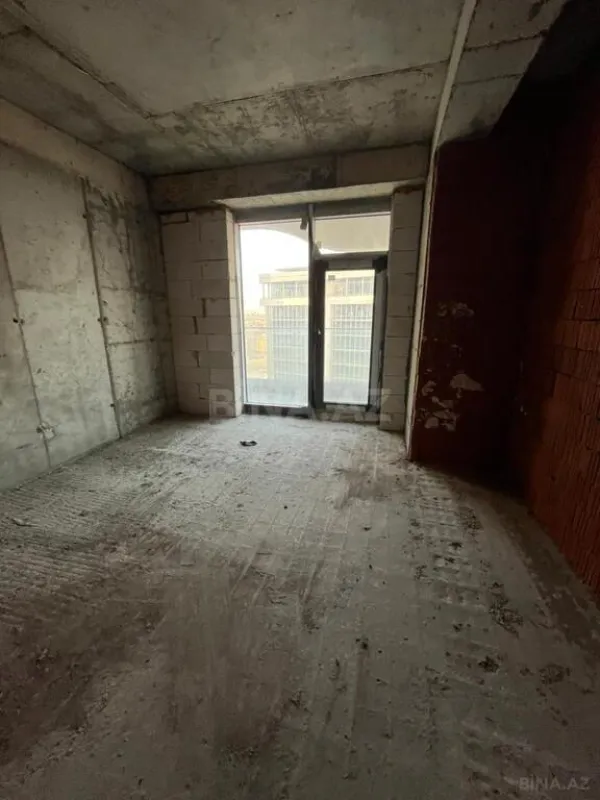 Satılır 4 otaqlı mənzil 225 m²