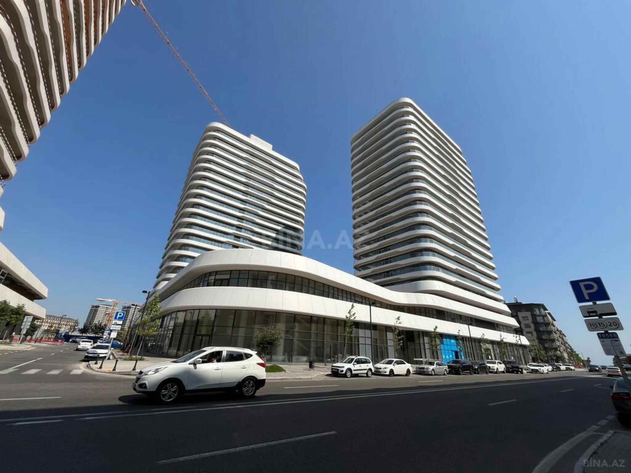Satılır 4 otaqlı mənzil 225 m²