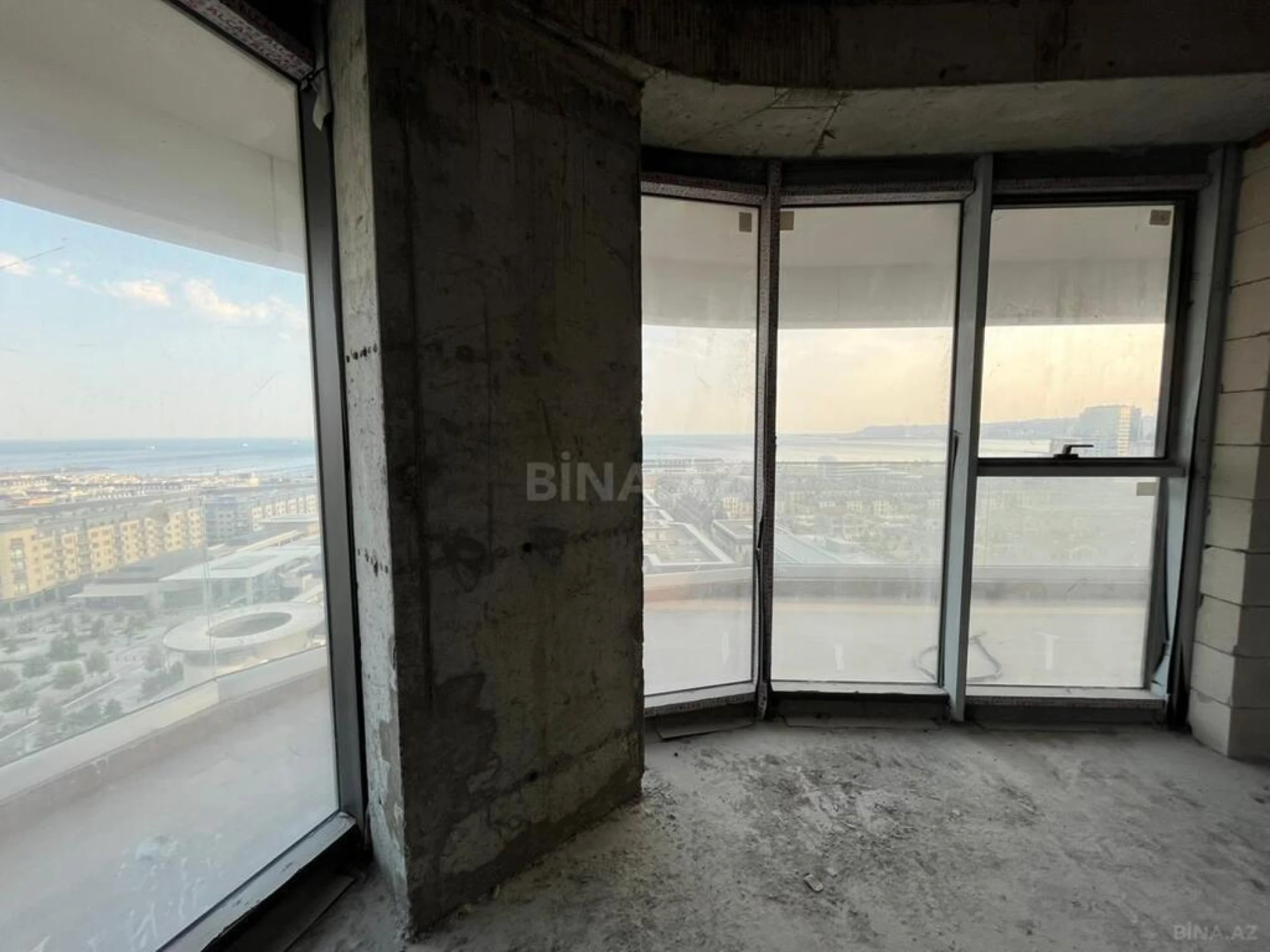 Satılır 4 otaqlı mənzil 225 m²