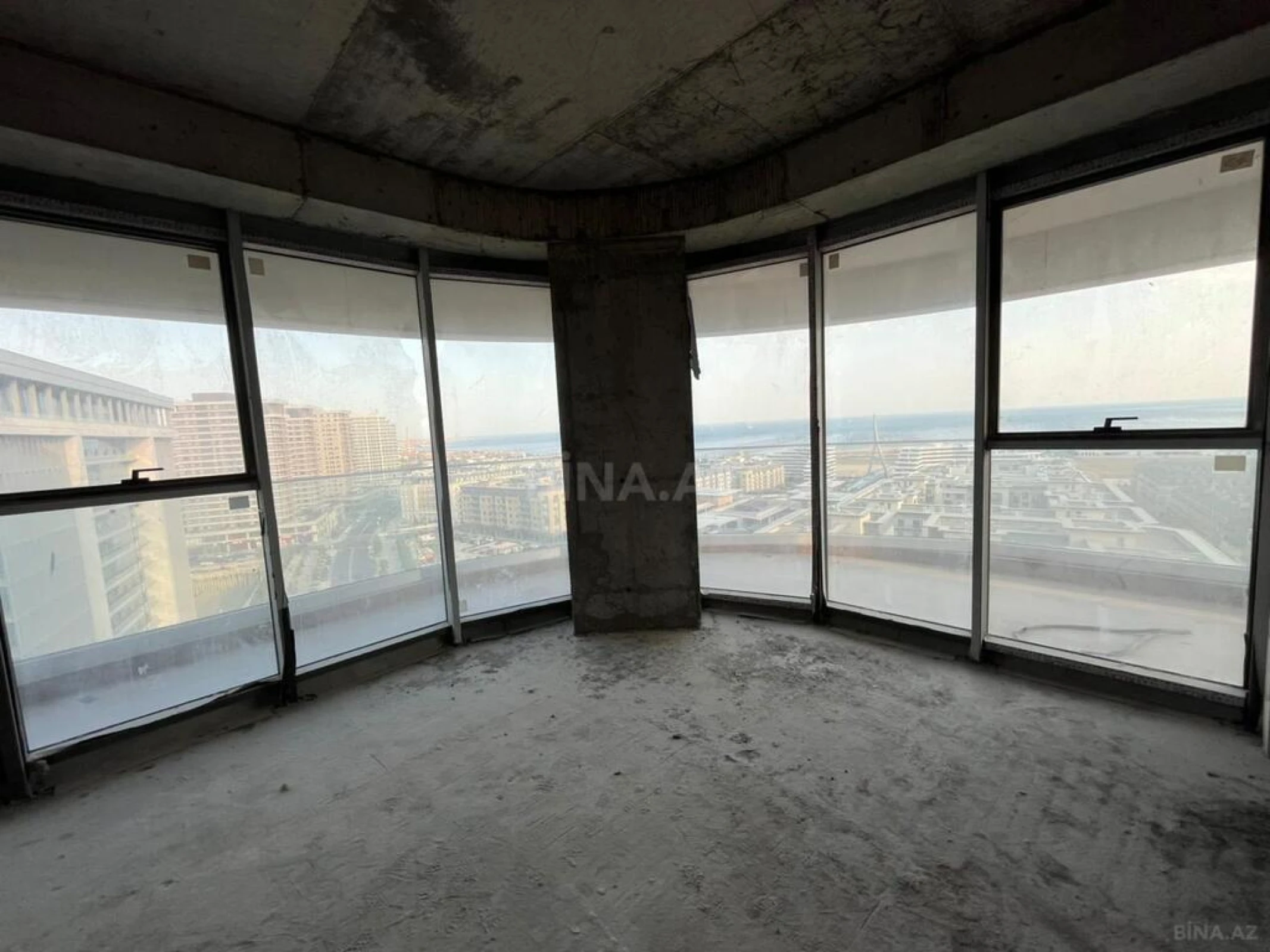 Satılır 4 otaqlı mənzil 225 m²