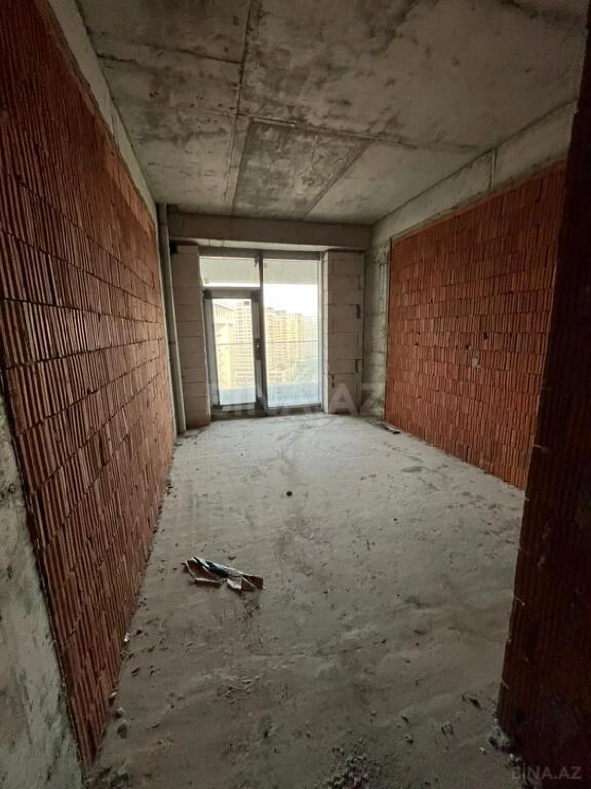 Satılır 4 otaqlı mənzil 225 m²