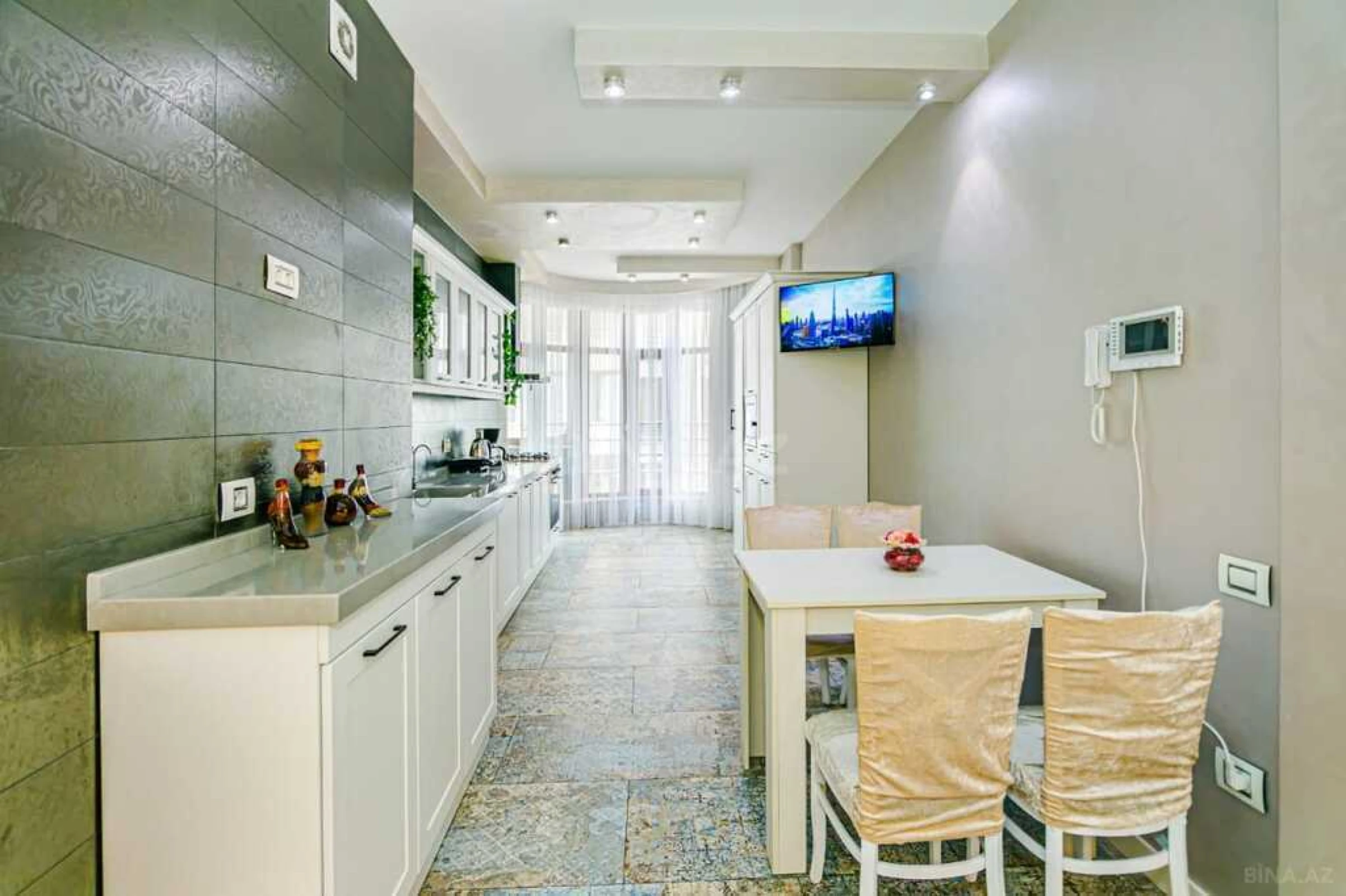 Kirayə verilir 3 otaqlı mənzil 147 m²