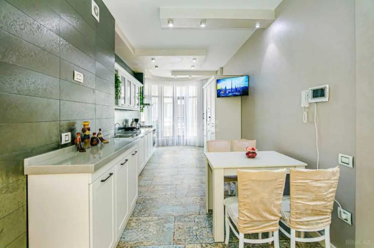 Kirayə verilir 3 otaqlı mənzil 147 m²