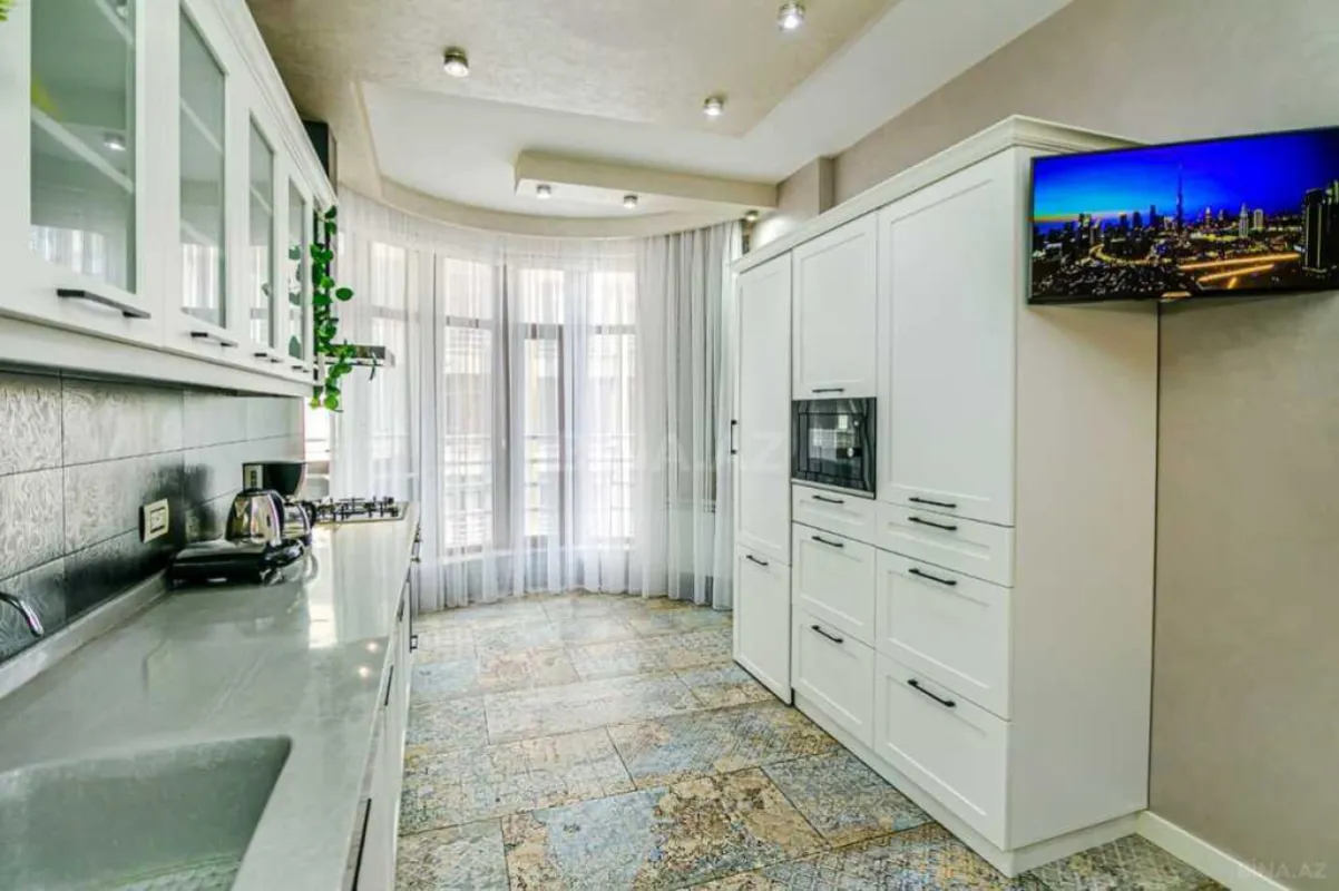 Kirayə verilir 3 otaqlı mənzil 147 m²