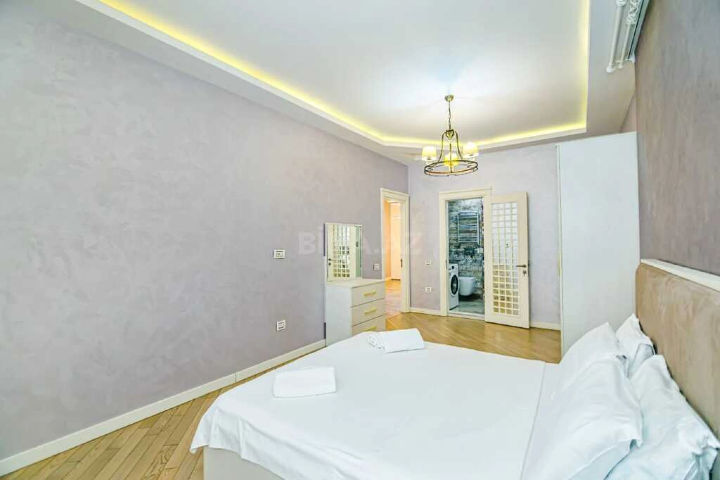 Kirayə verilir 3 otaqlı mənzil 147 m²