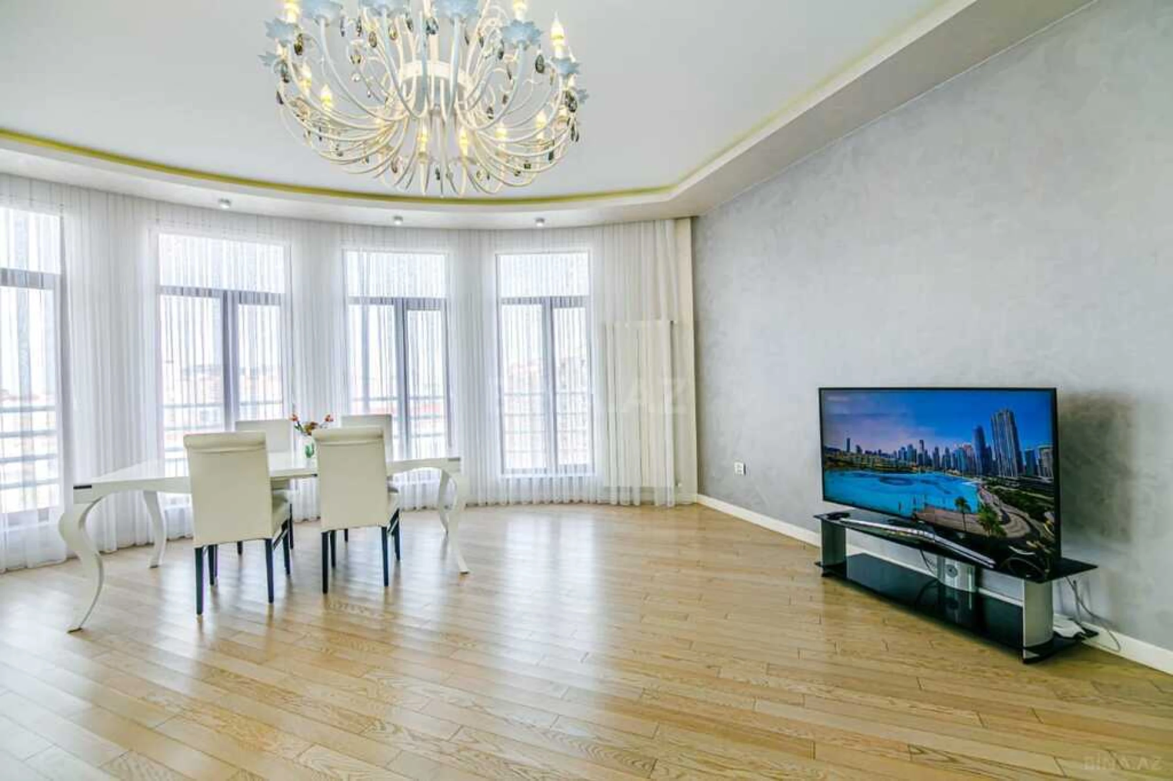 Kirayə verilir 3 otaqlı mənzil 147 m²