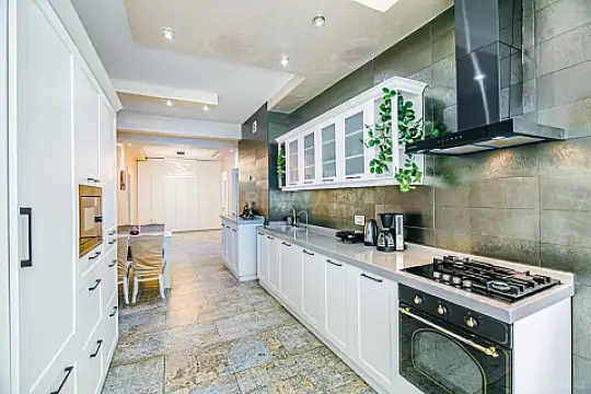 Kirayə verilir 3 otaqlı mənzil 147 m²