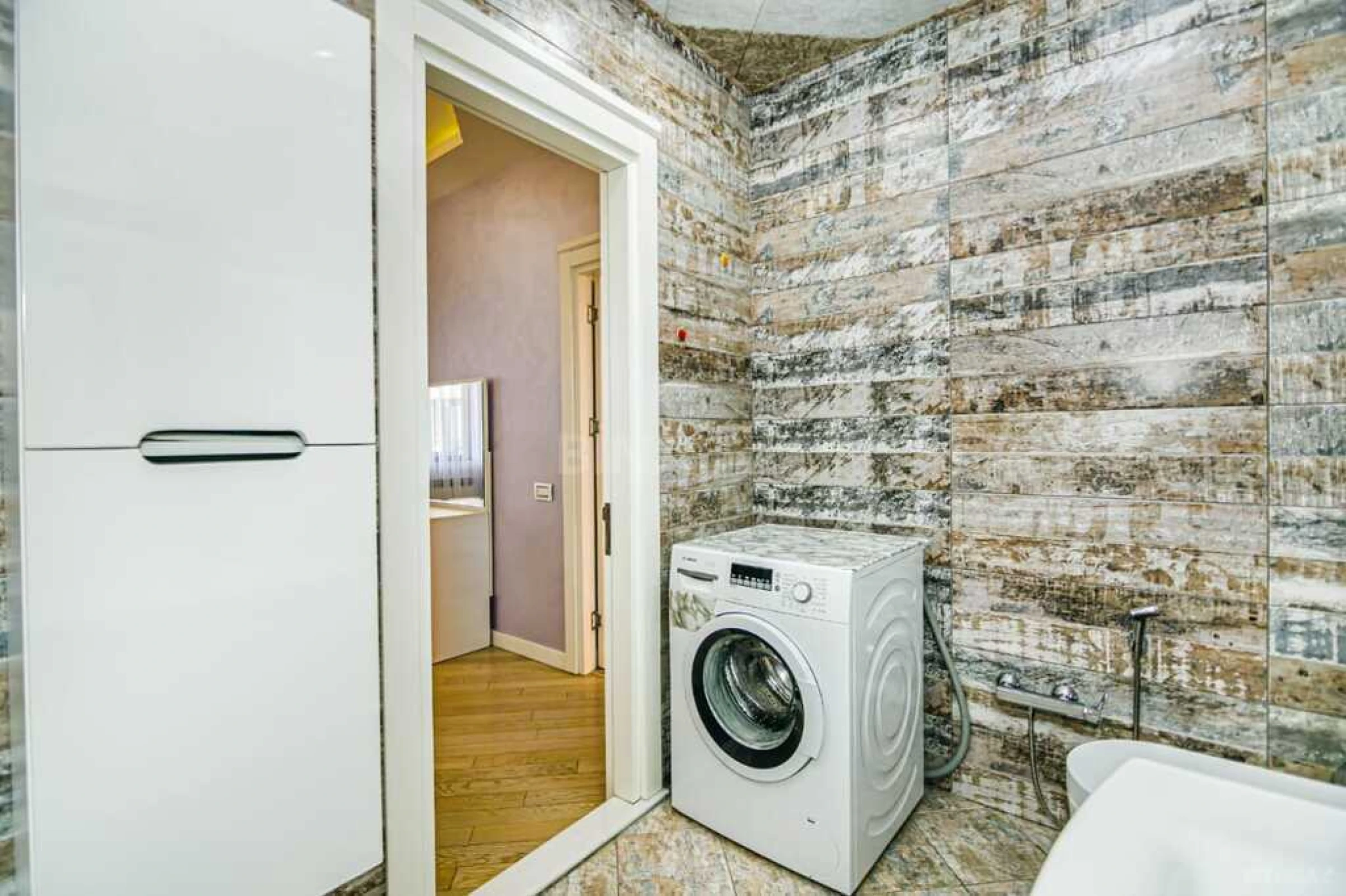 Kirayə verilir 3 otaqlı mənzil 147 m²