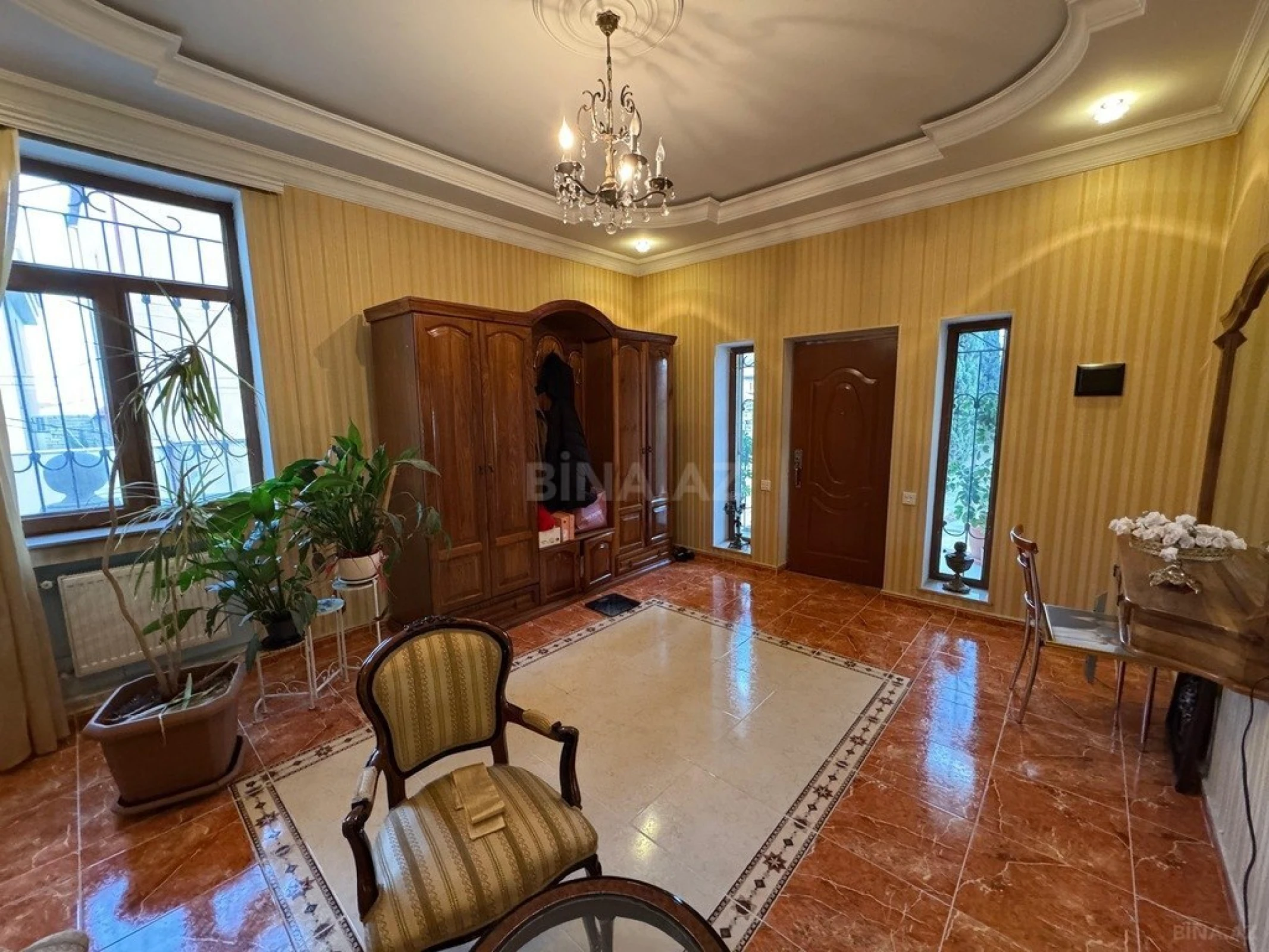 Satılır 8 otaqlı həyət evi 500 m²