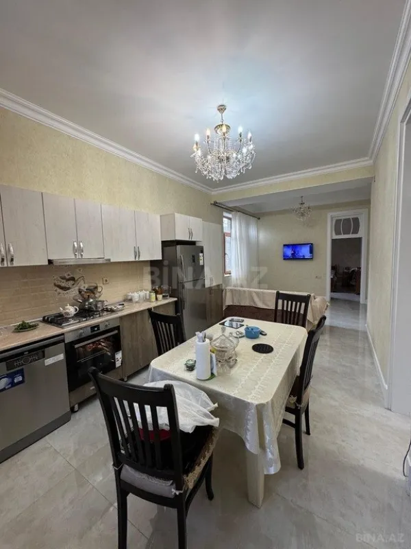 Satılır 8 otaqlı həyət evi 500 m²