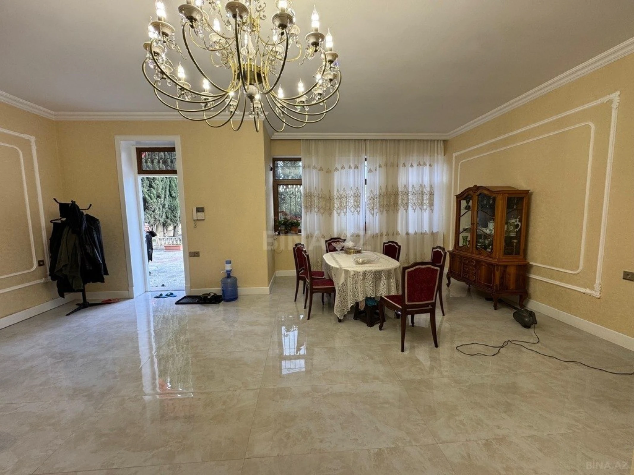 Satılır 8 otaqlı həyət evi 500 m²