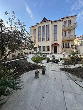Satılır 8 otaqlı həyət evi 500 m² — Bakı, M.Ə.Rəsulzadə qəs. 8 otaq 500.00 m²