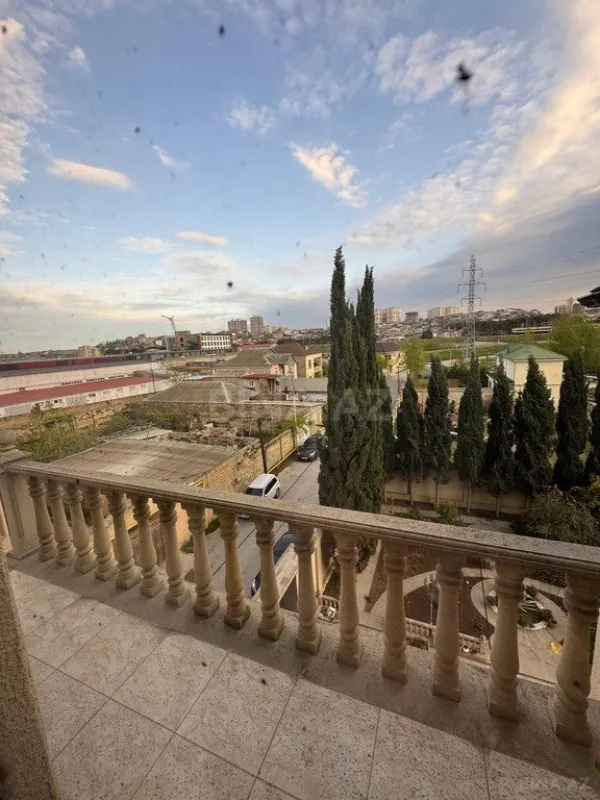 Satılır 8 otaqlı həyət evi 500 m²