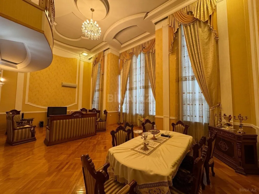 Satılır 8 otaqlı həyət evi 500 m²