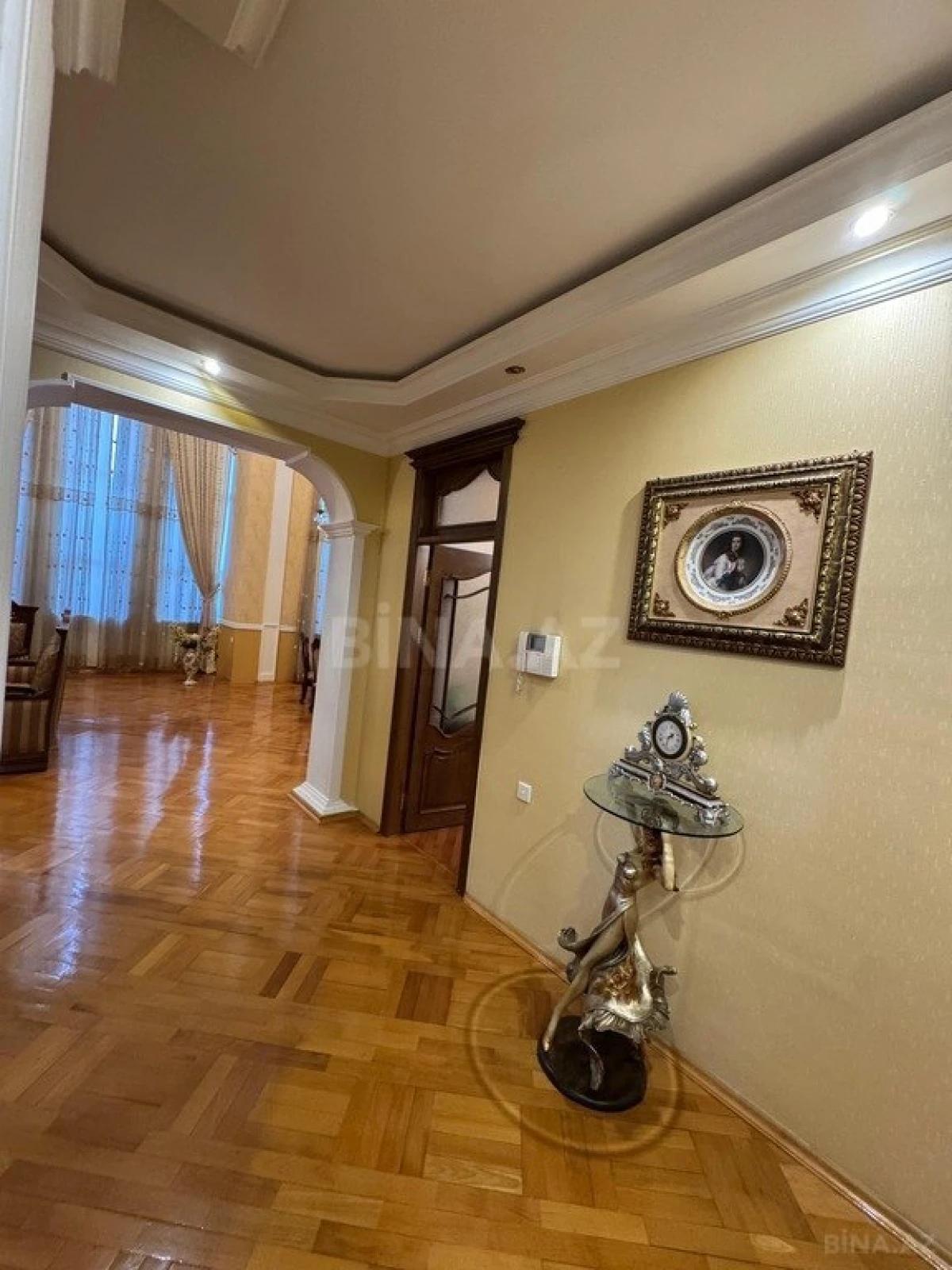 Satılır 8 otaqlı həyət evi 500 m²