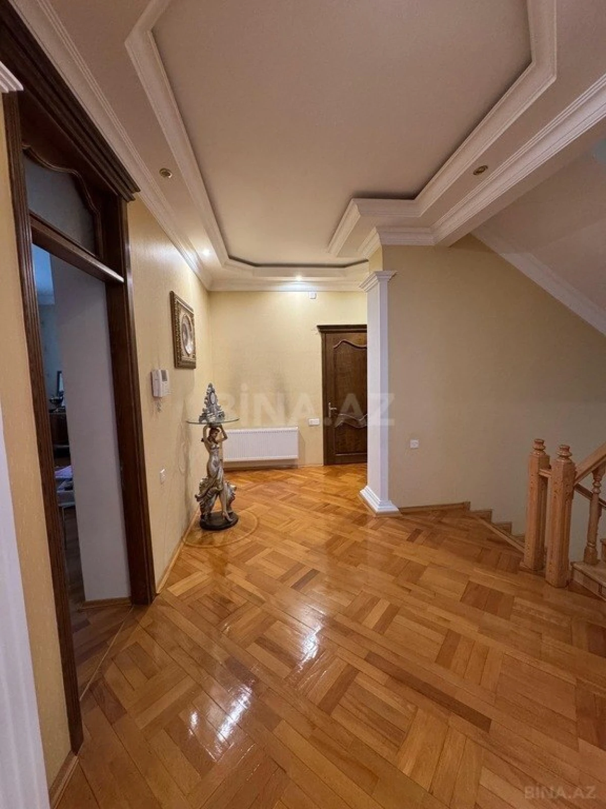 Satılır 8 otaqlı həyət evi 500 m²